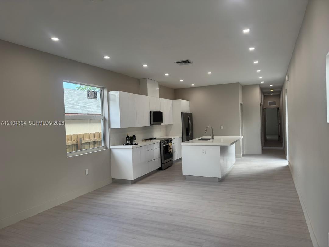 1028 NW 8th Avenue gallery image #11