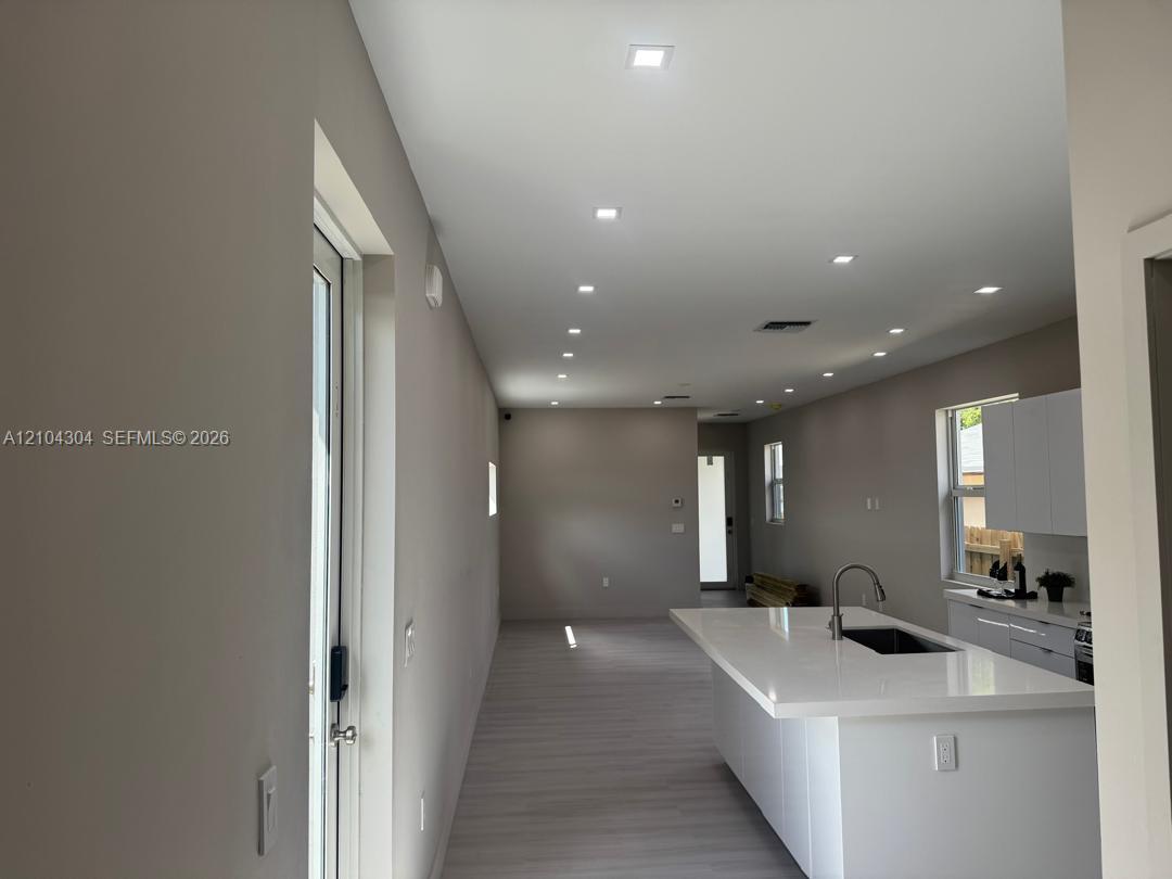 1028 NW 8th Avenue gallery image #34