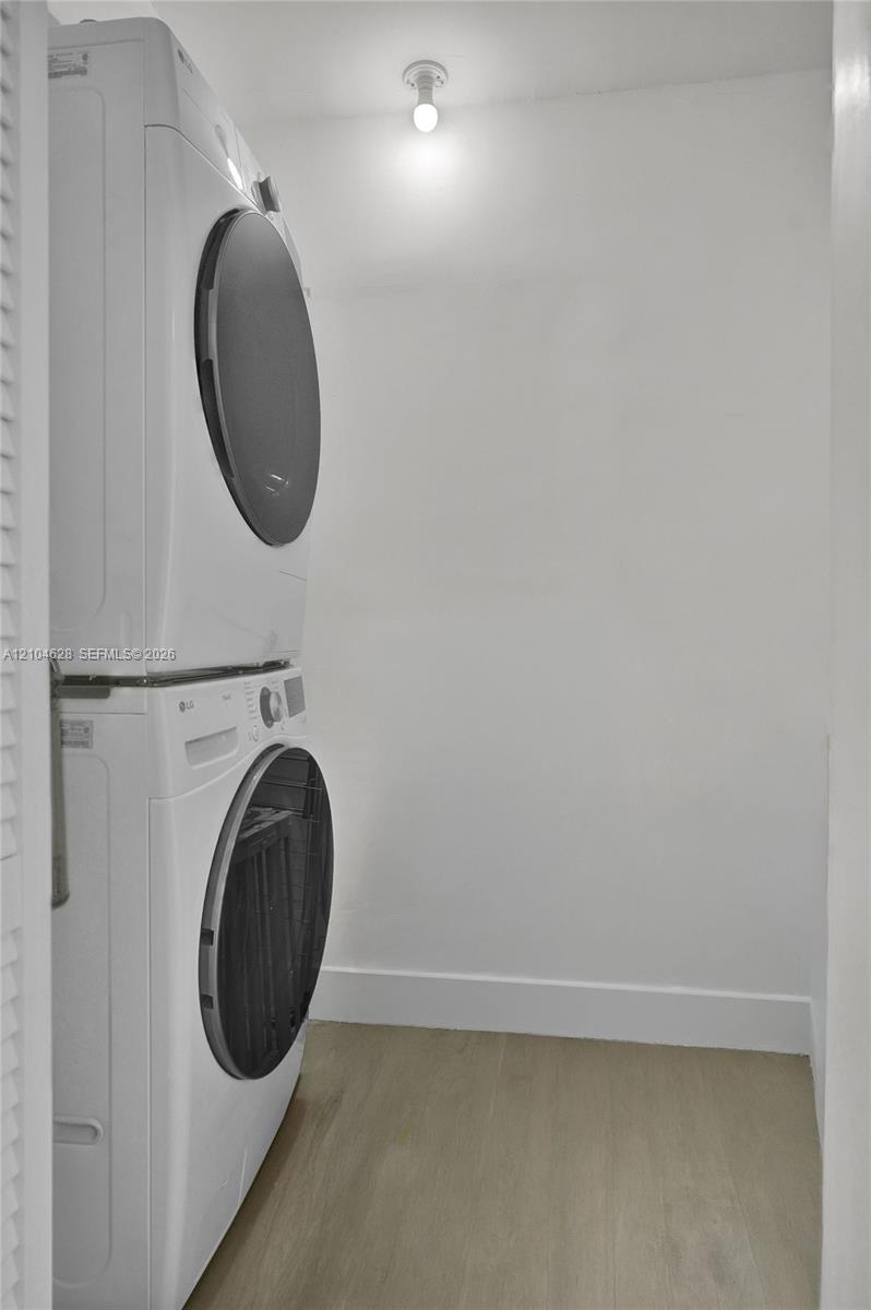 4800 Pine Tree Drive gallery image #16