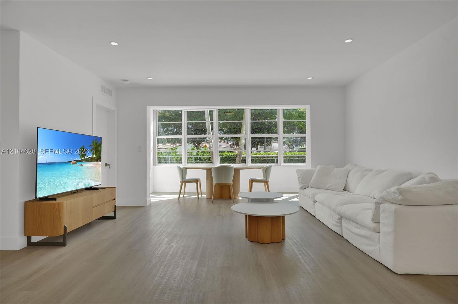 4800 Pine Tree Drive gallery image #2