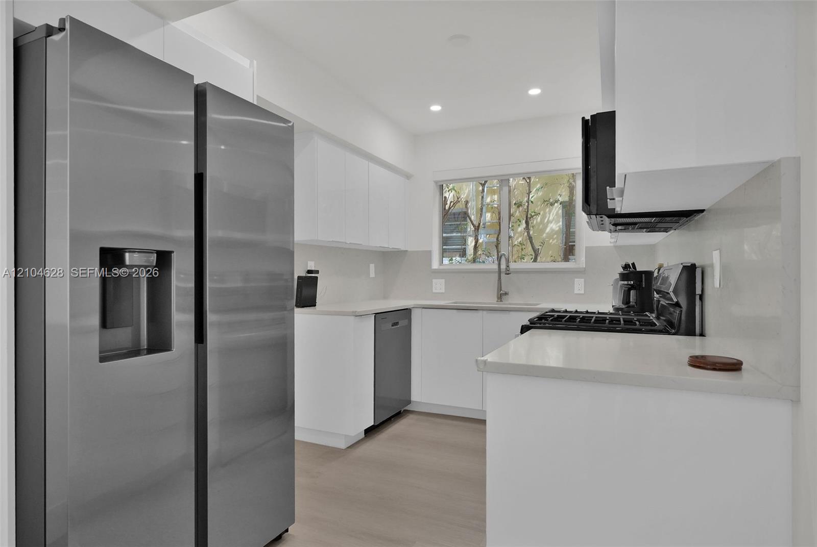 4800 Pine Tree Drive gallery image #5