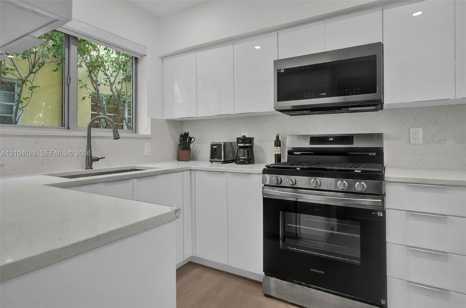 4800 Pine Tree Drive gallery image #6
