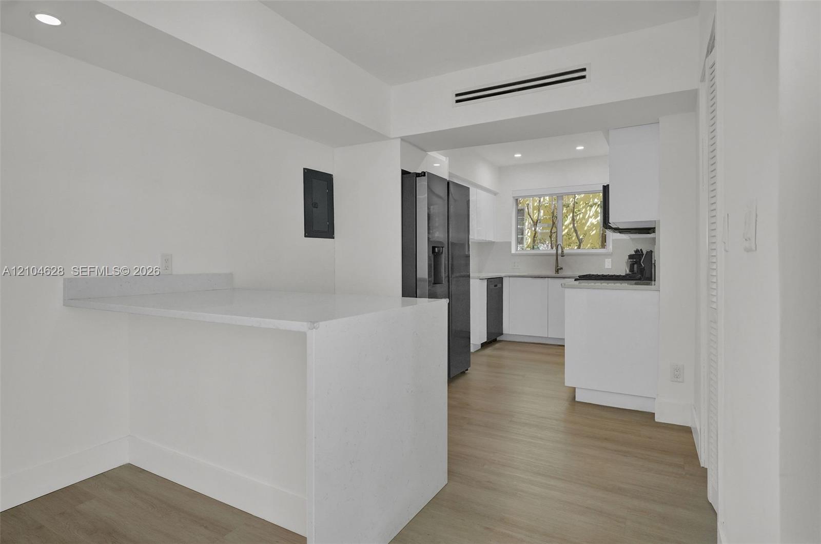 4800 Pine Tree Drive gallery image #7