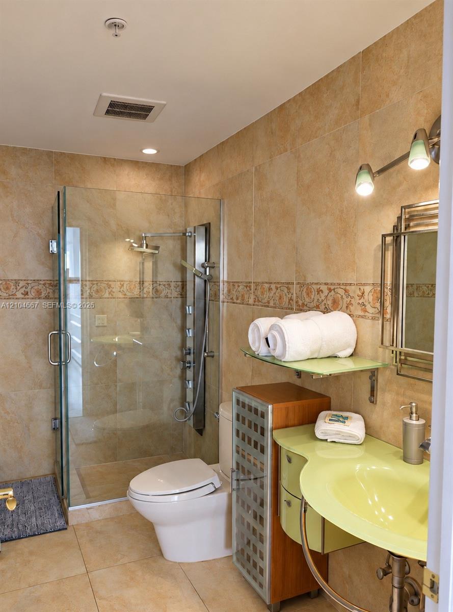 5601 Collins Avenue gallery image #13