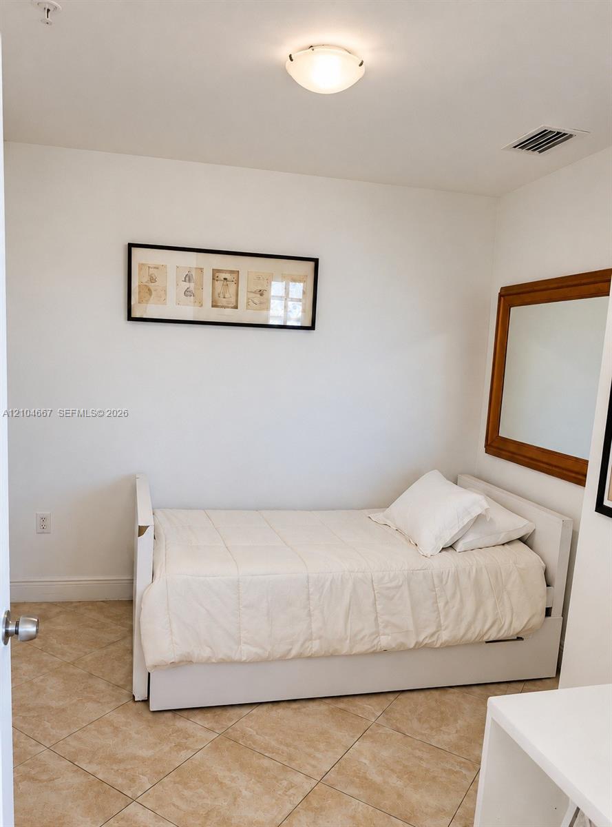5601 Collins Avenue gallery image #15
