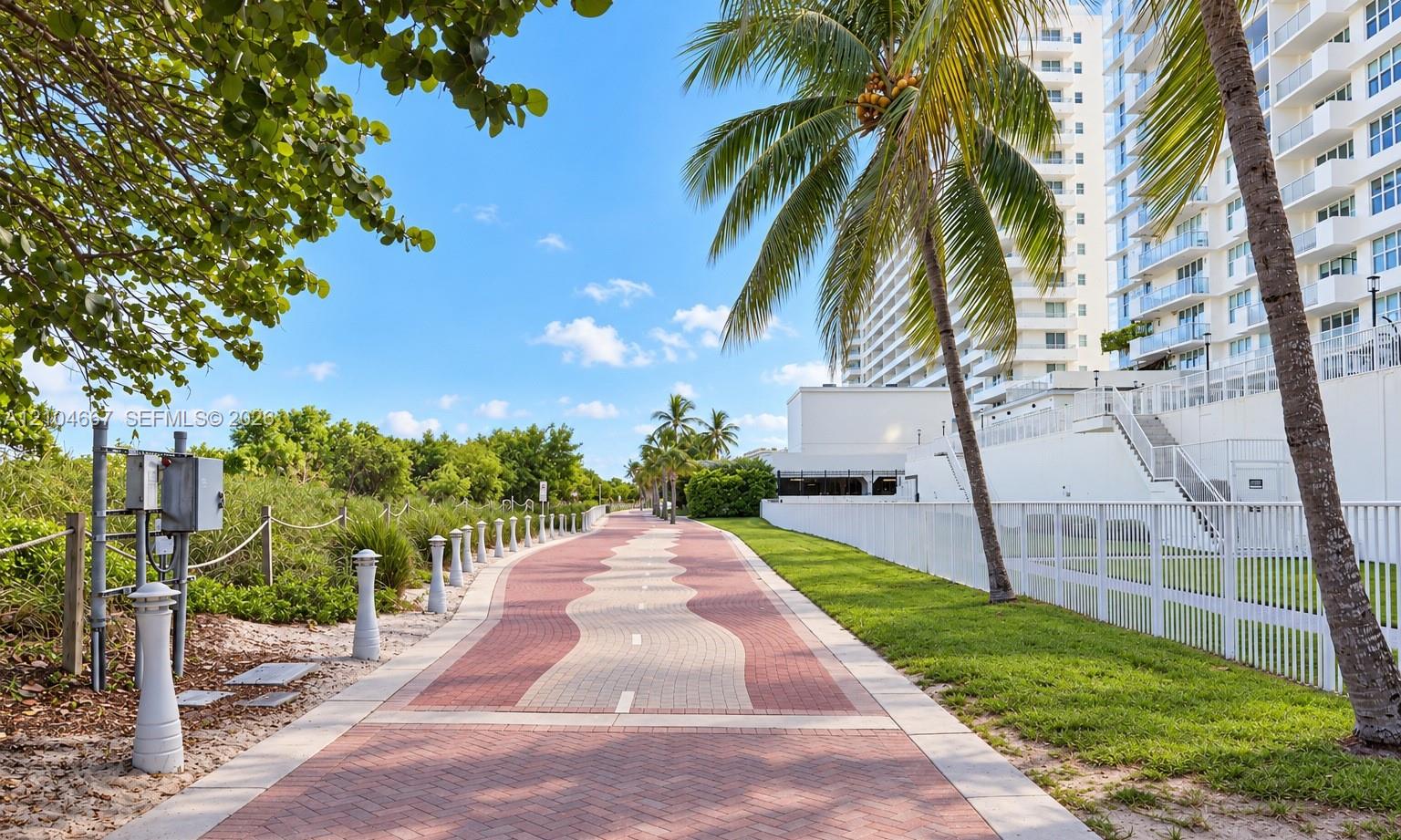 5601 Collins Avenue gallery image #19