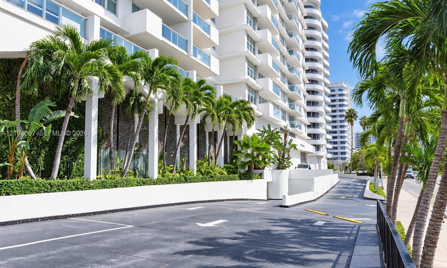 5601 Collins Avenue gallery image #22