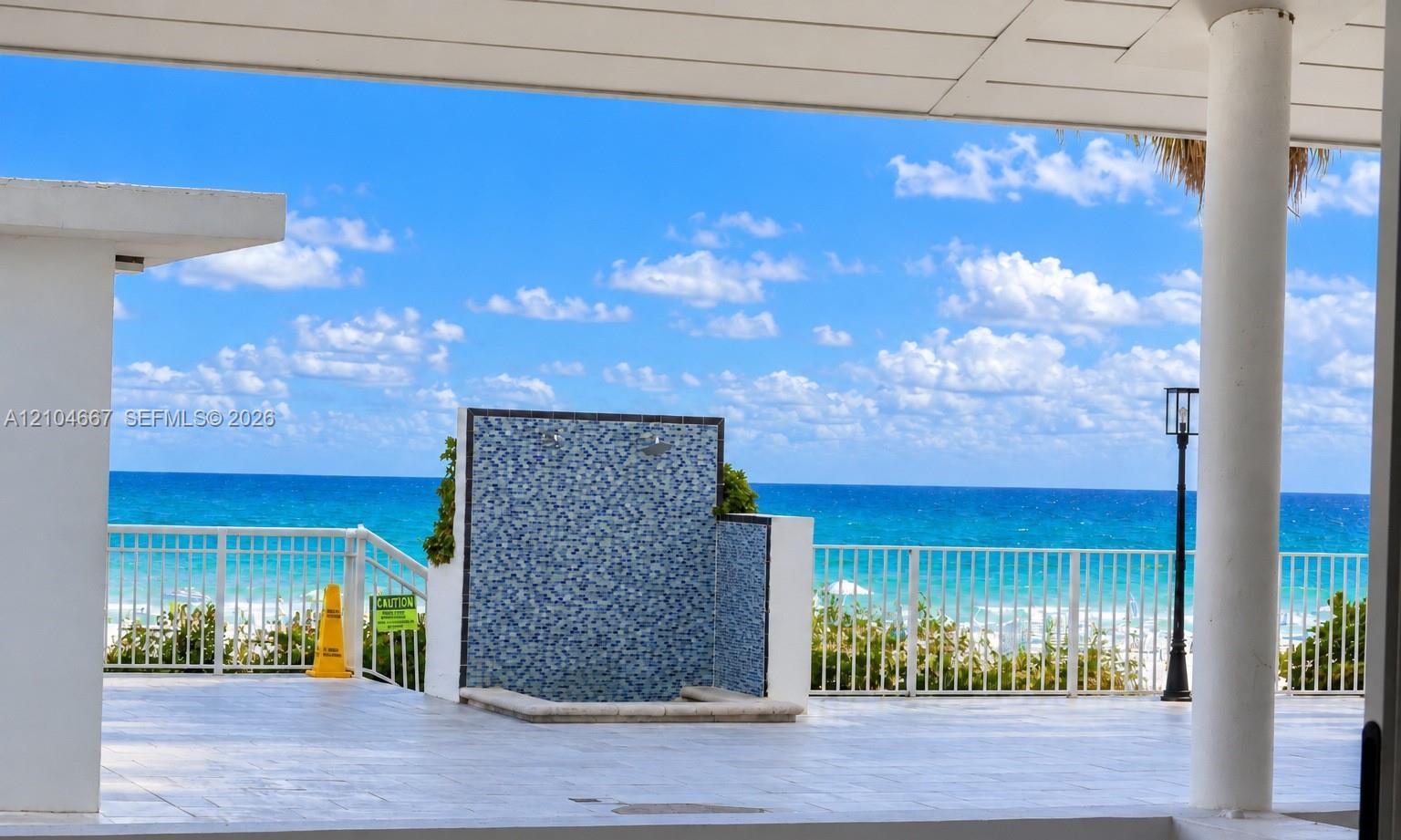 5601 Collins Avenue gallery image #3
