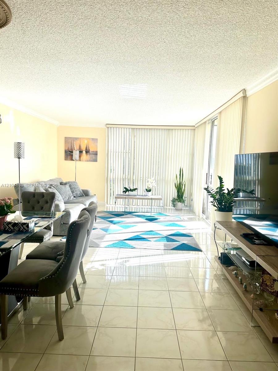 20335 W Country Club Drive gallery image #3