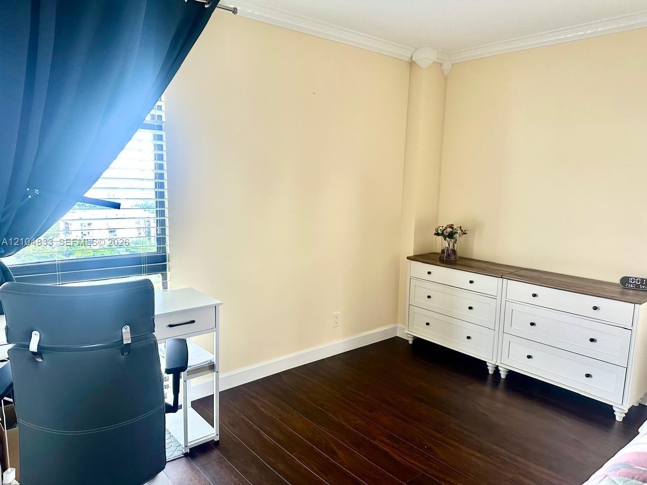 20335 W Country Club Drive gallery image #7
