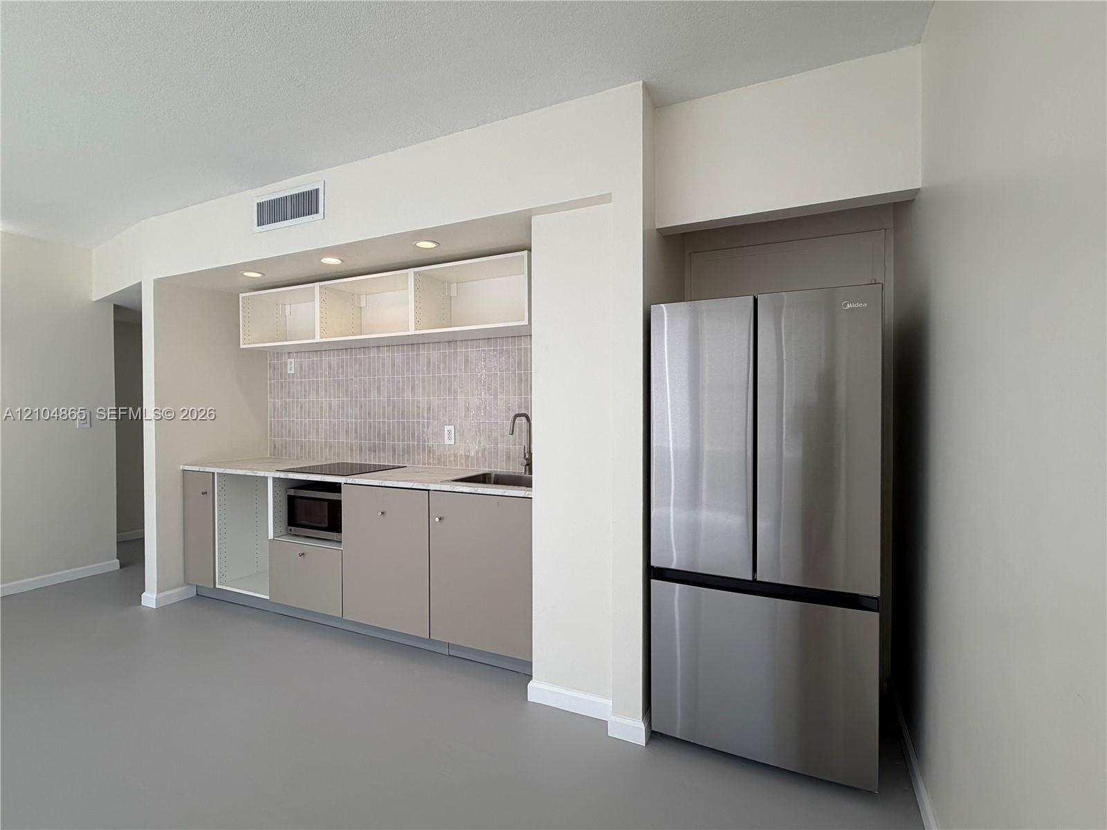900 Bay Drive gallery image #3