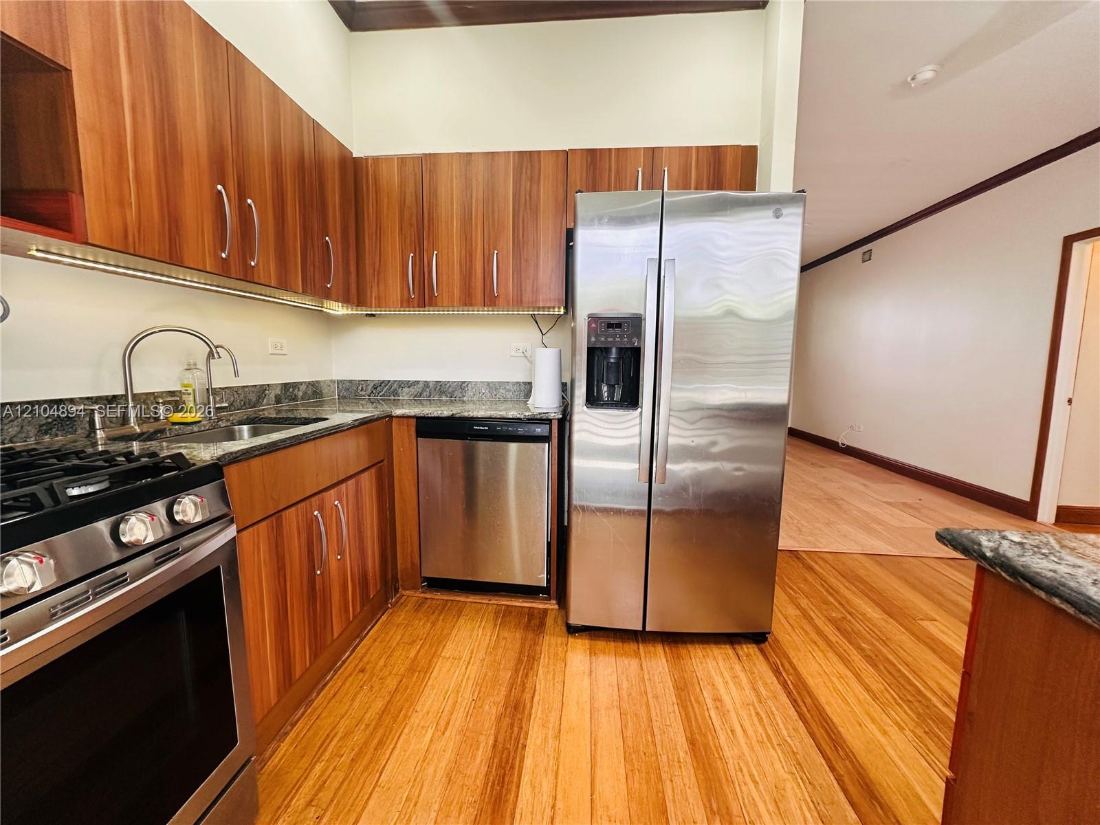 1470 Lincoln Terrace gallery image #8
