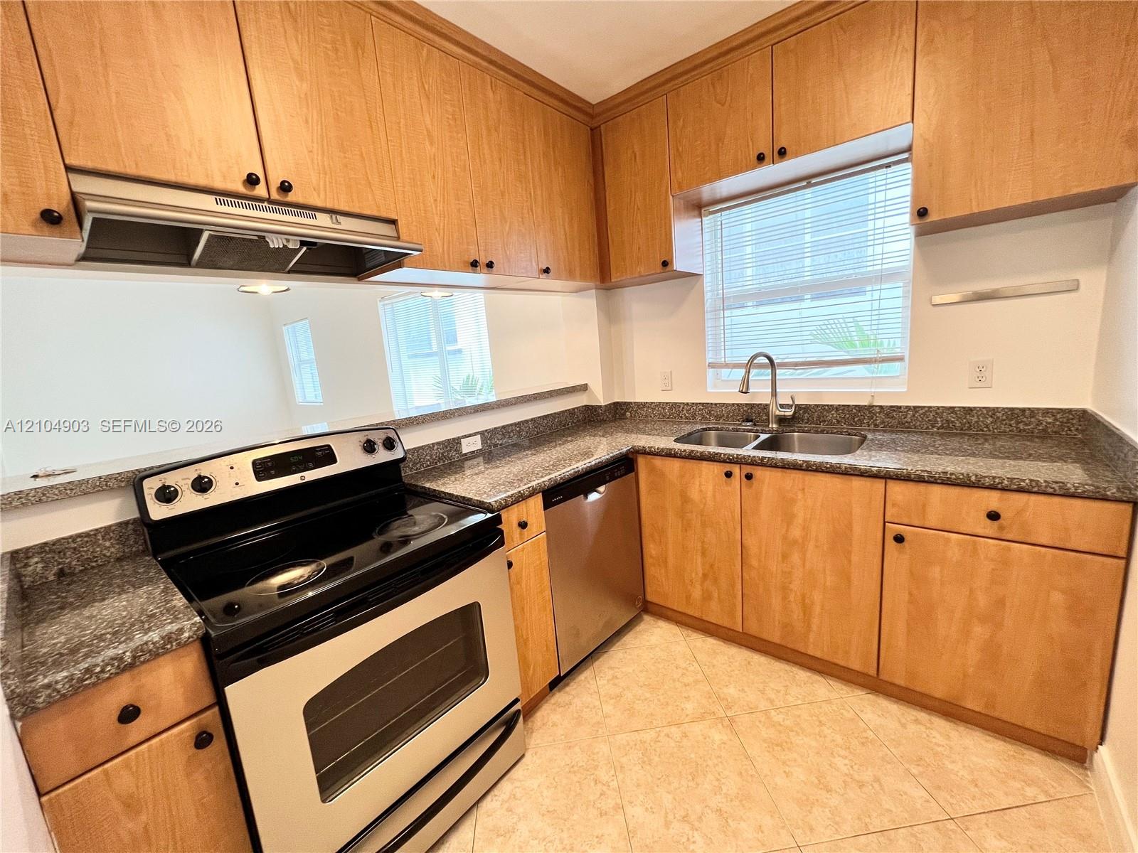 950 Bay Drive gallery image #10