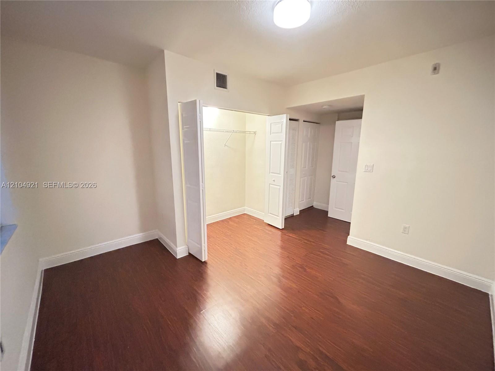 2931 Sheridan Avenue gallery image #6