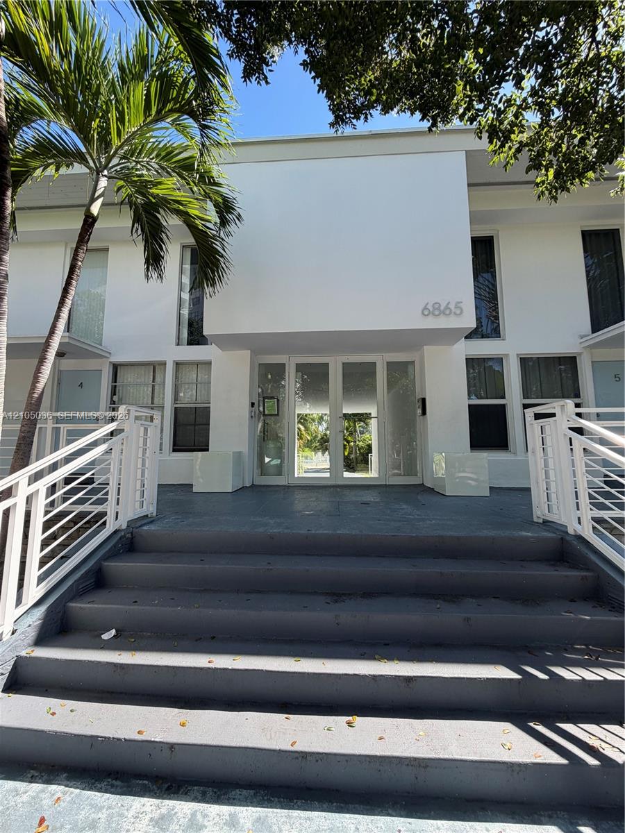 6865 E Bay Drive gallery image #1