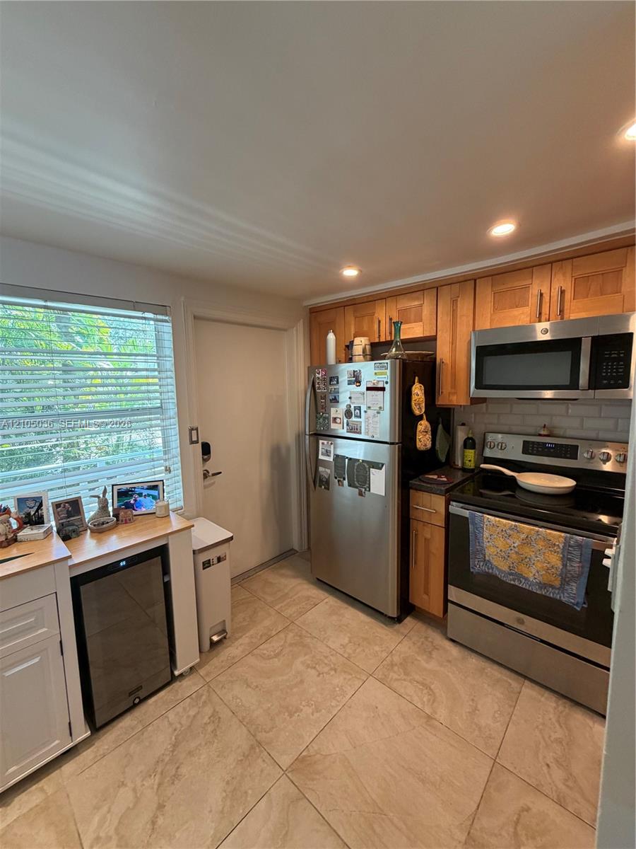 6865 E Bay Drive gallery image #10