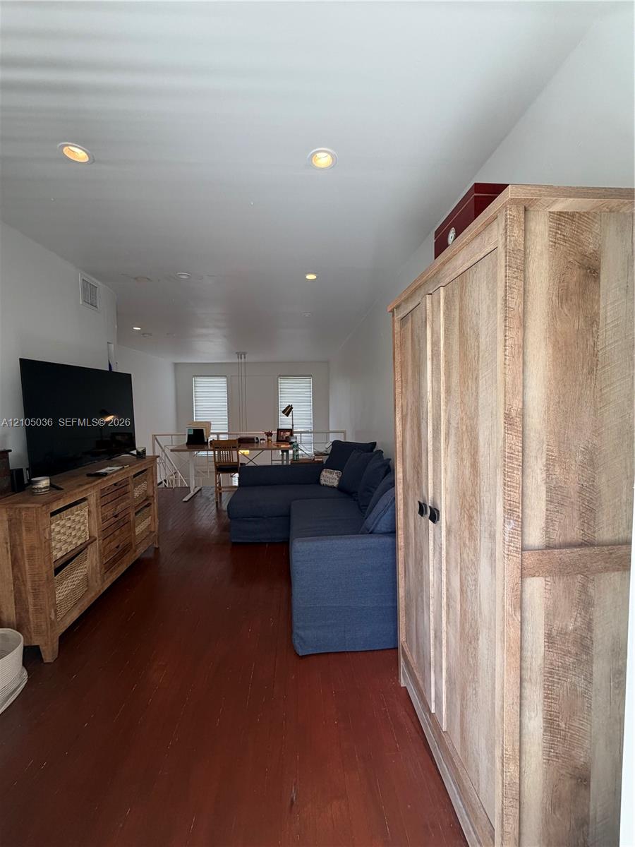 6865 E Bay Drive gallery image #11