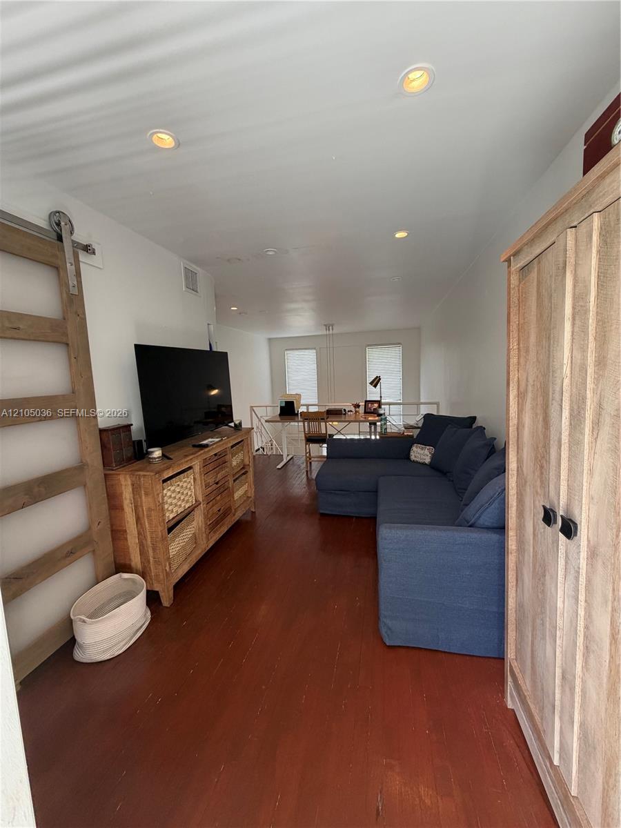 6865 E Bay Drive gallery image #12