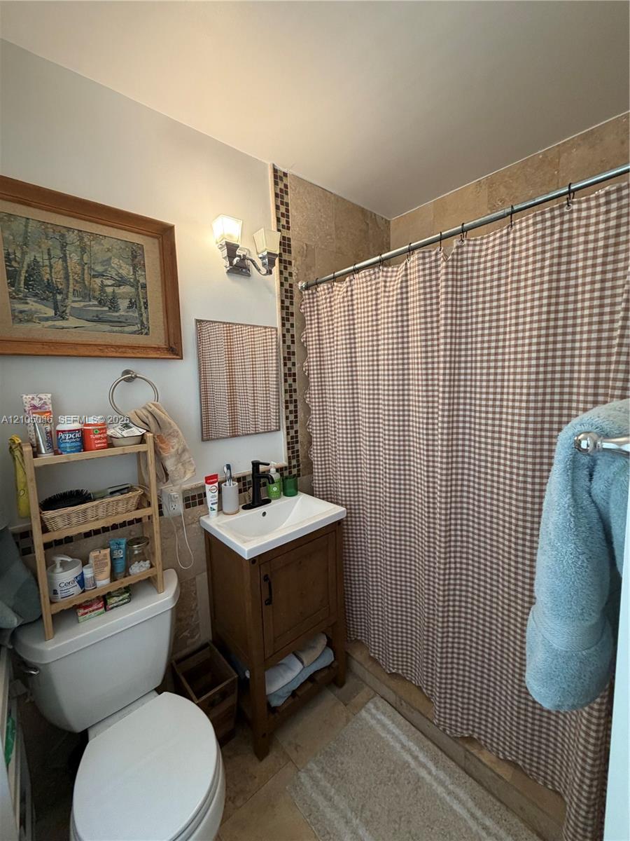6865 E Bay Drive gallery image #14