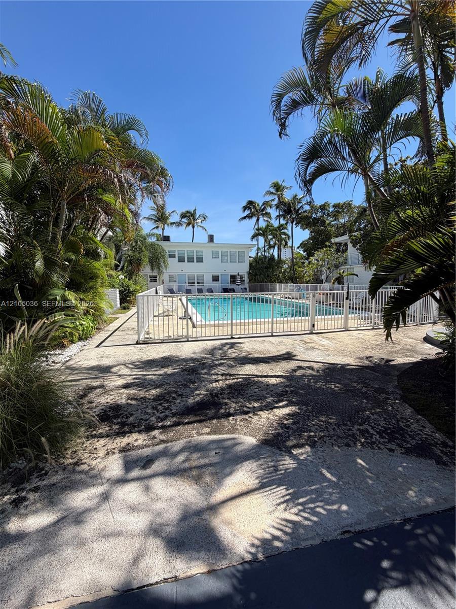 6865 E Bay Drive gallery image #4