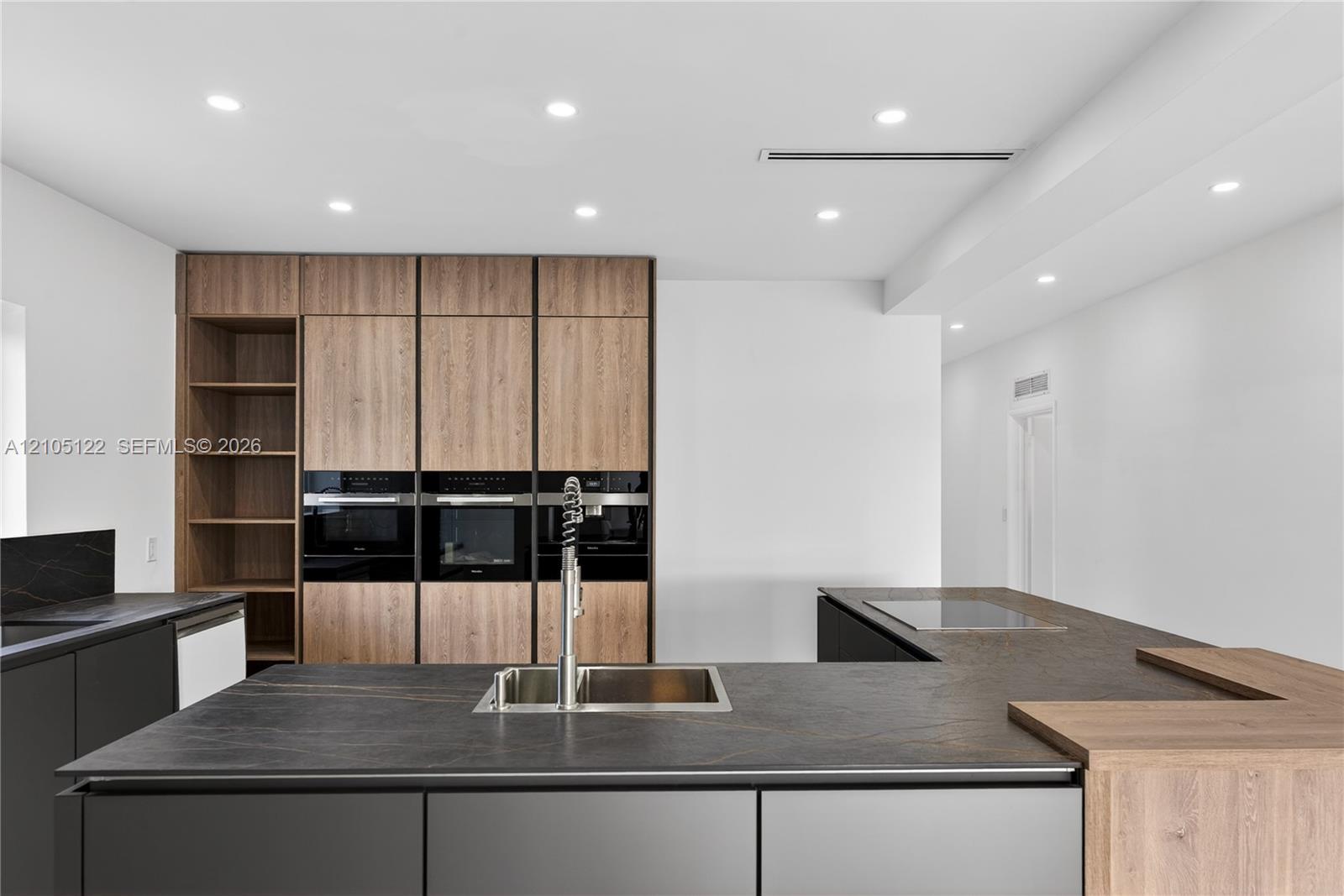 1101 S Shore Drive gallery image #16