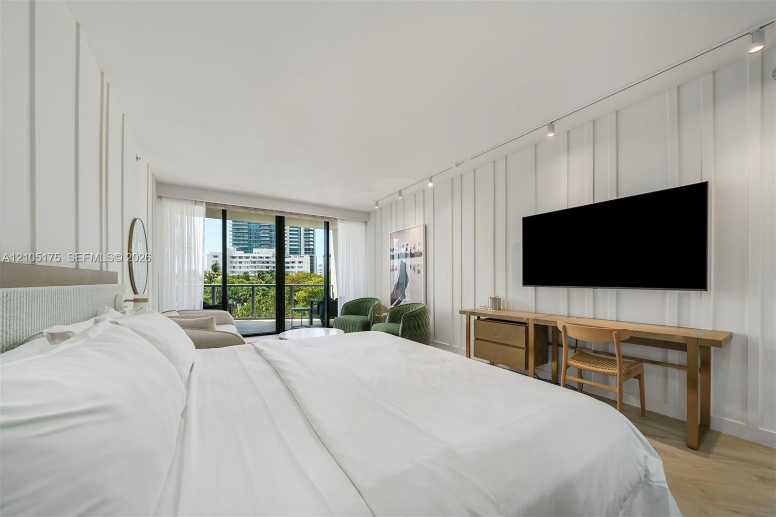 2201 Collins Avenue gallery image #13
