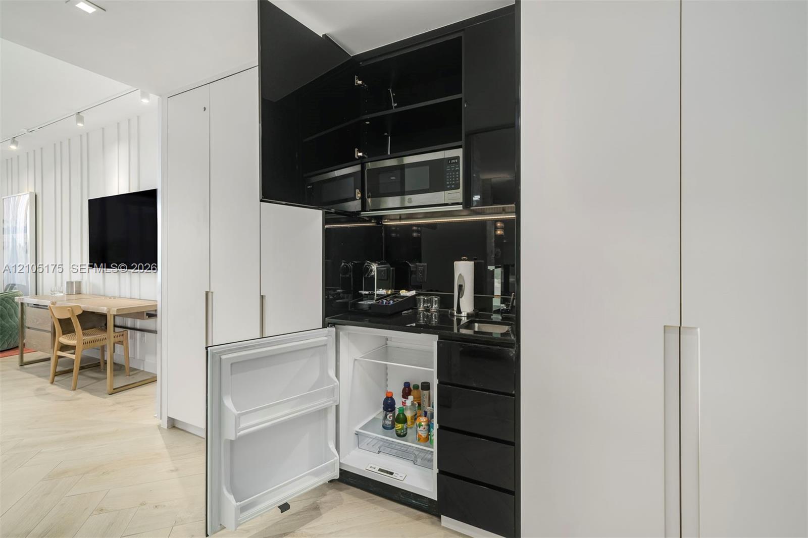 2201 Collins Avenue gallery image #15