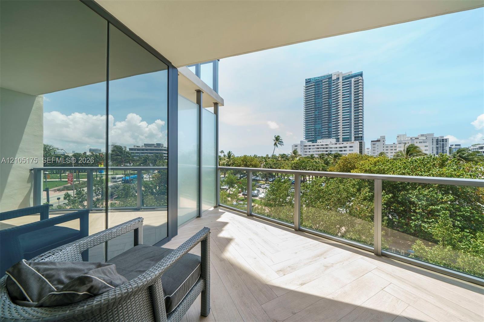 2201 Collins Avenue gallery image #17