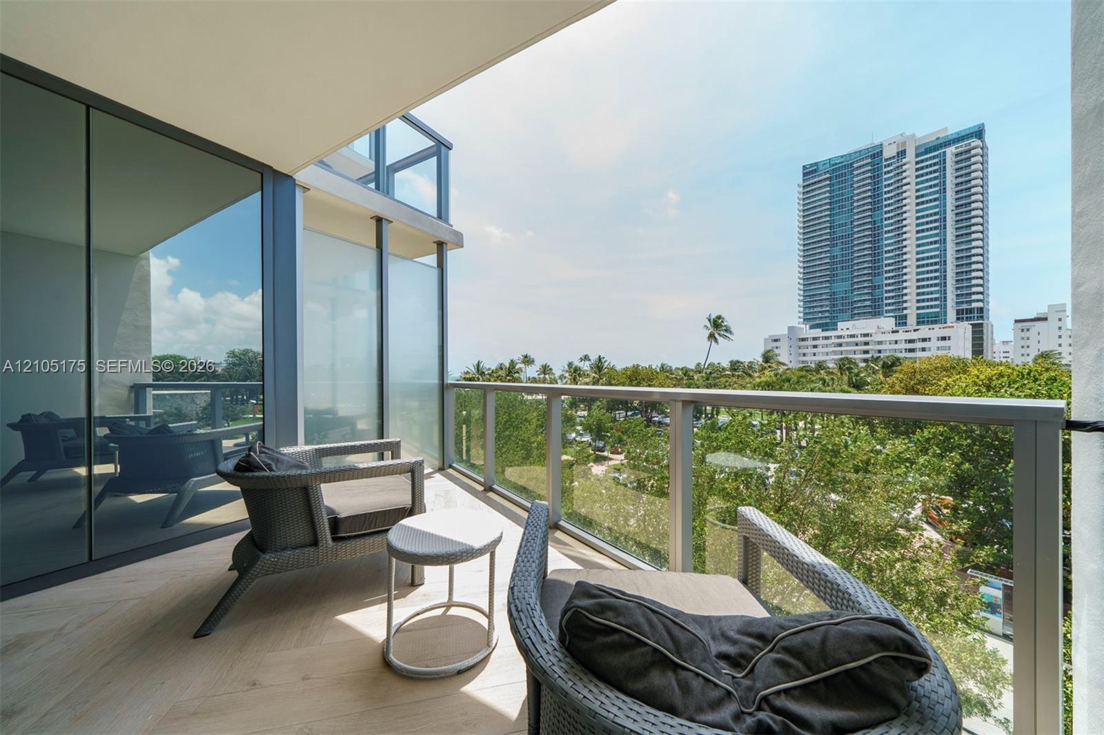 2201 Collins Avenue gallery image #18