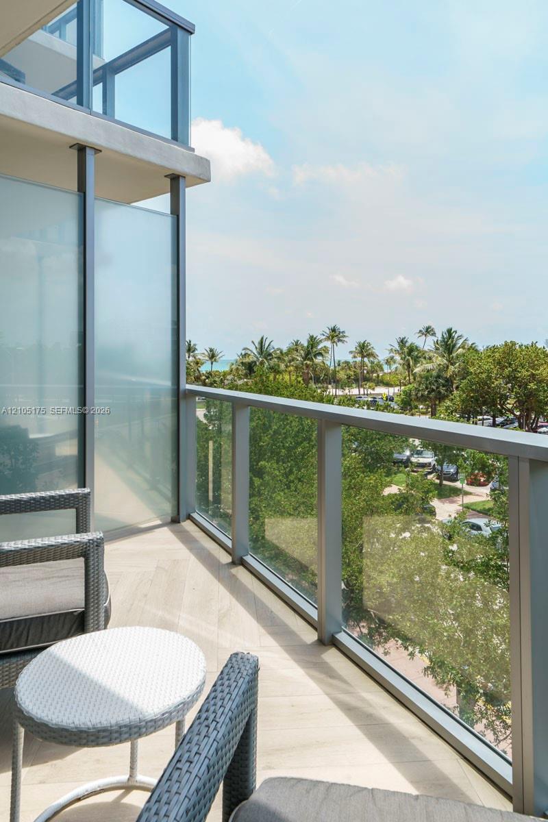 2201 Collins Avenue gallery image #19