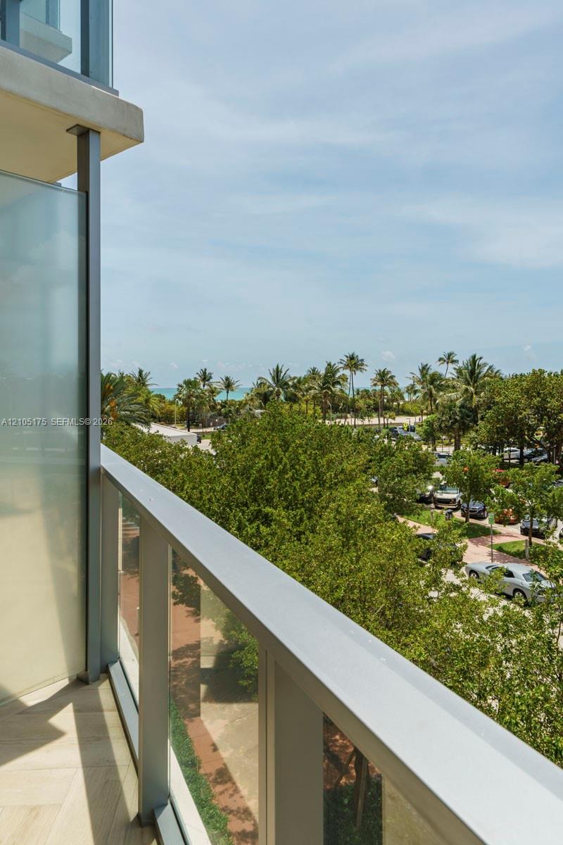 2201 Collins Avenue gallery image #21