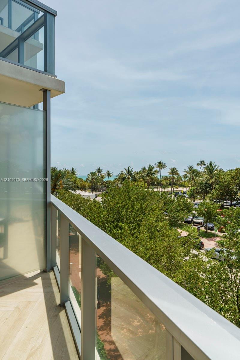 2201 Collins Avenue gallery image #22