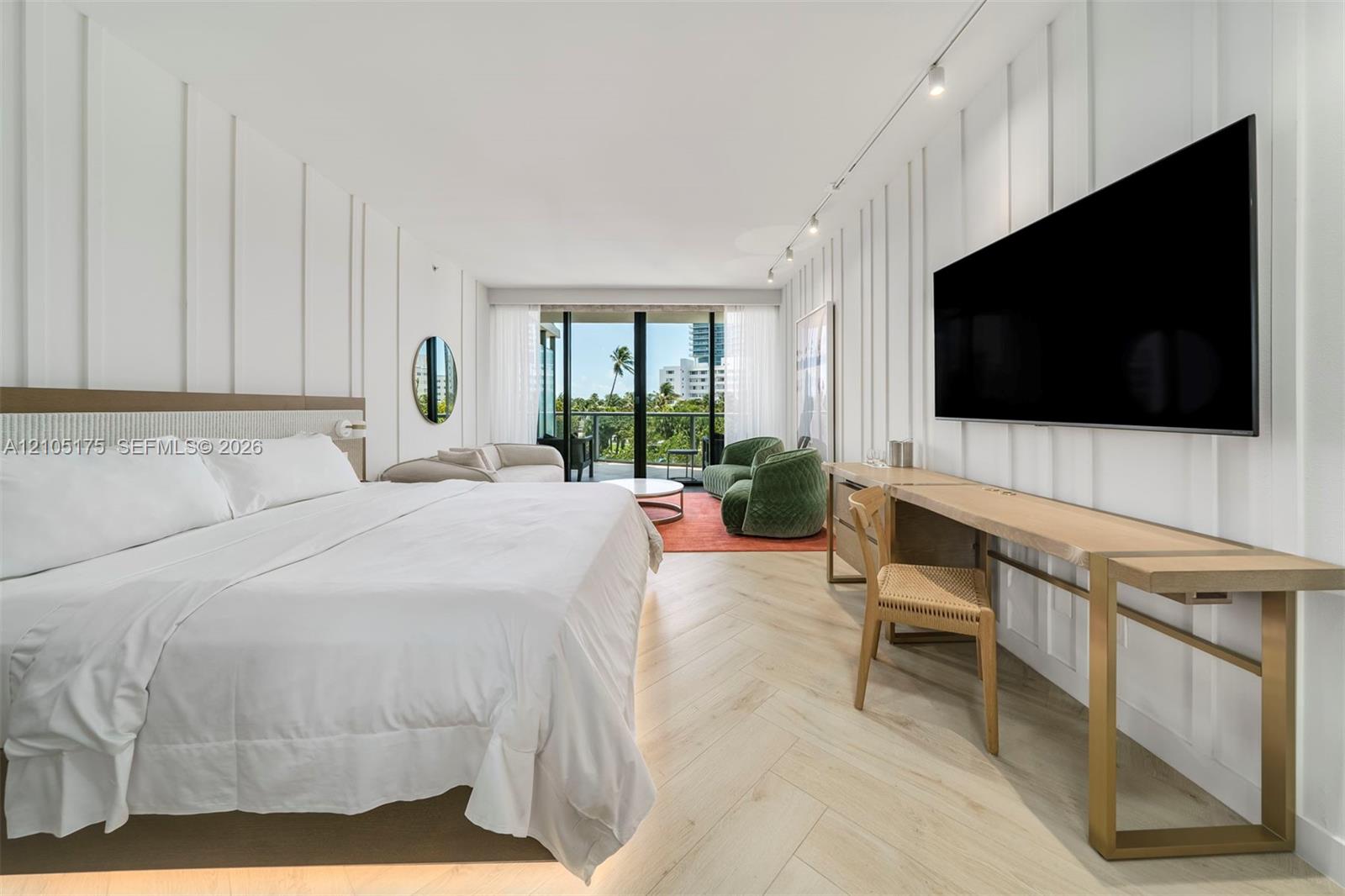 2201 Collins Avenue gallery image #3
