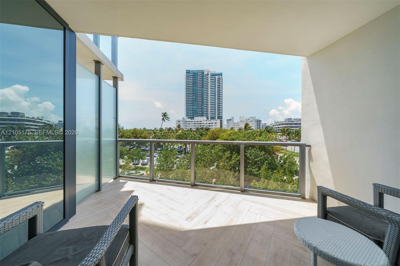 2201 Collins Avenue gallery image #9
