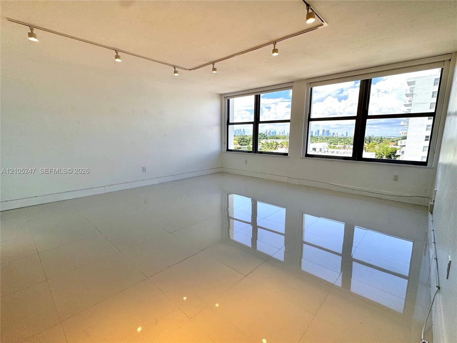 2899 Collins Avenue gallery image #1