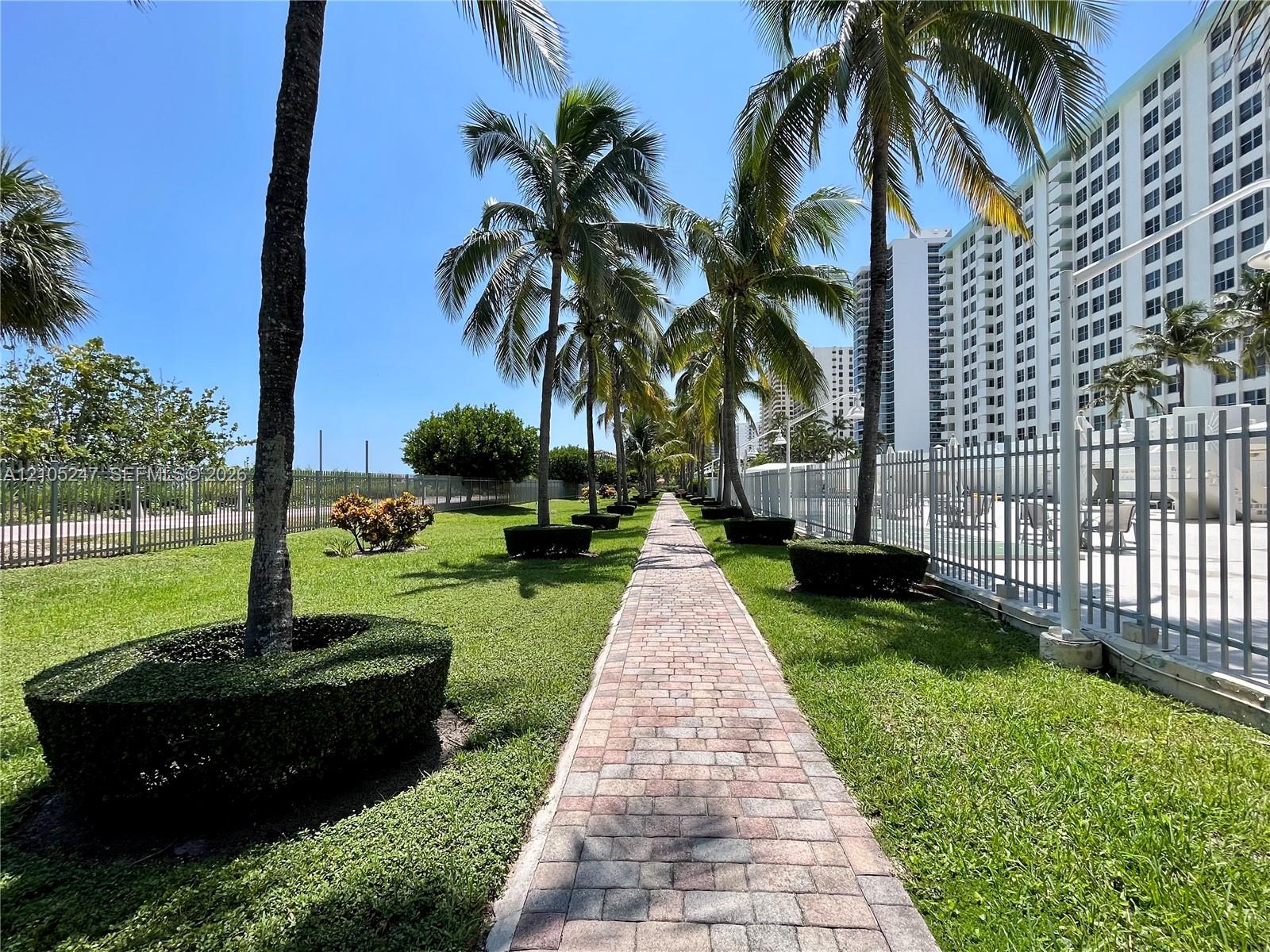 2899 Collins Avenue gallery image #16