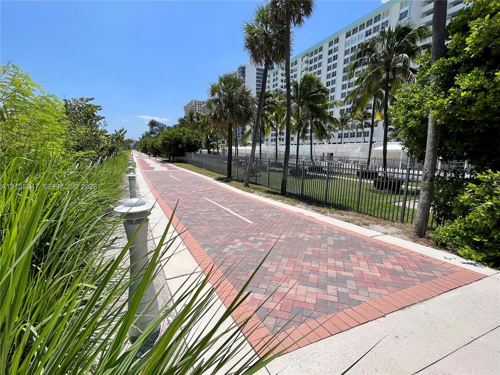 2899 Collins Avenue gallery image #17