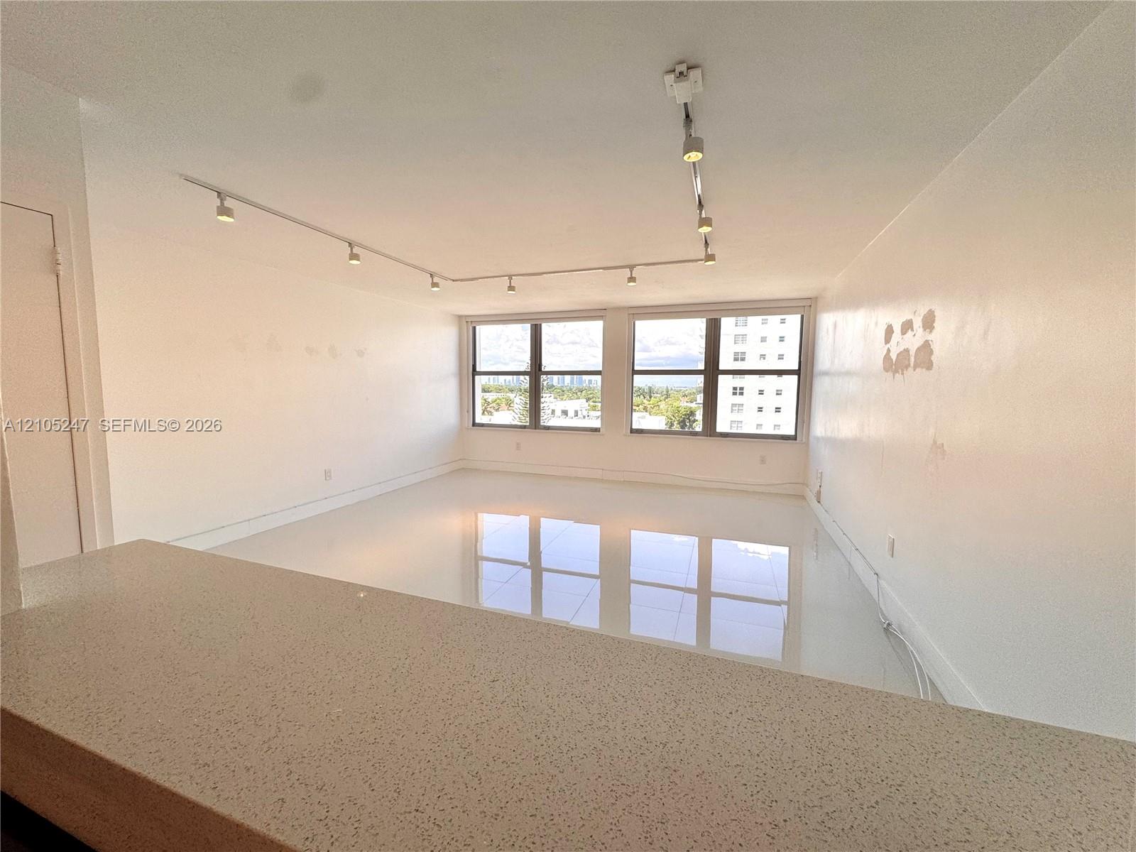 2899 Collins Avenue gallery image #2