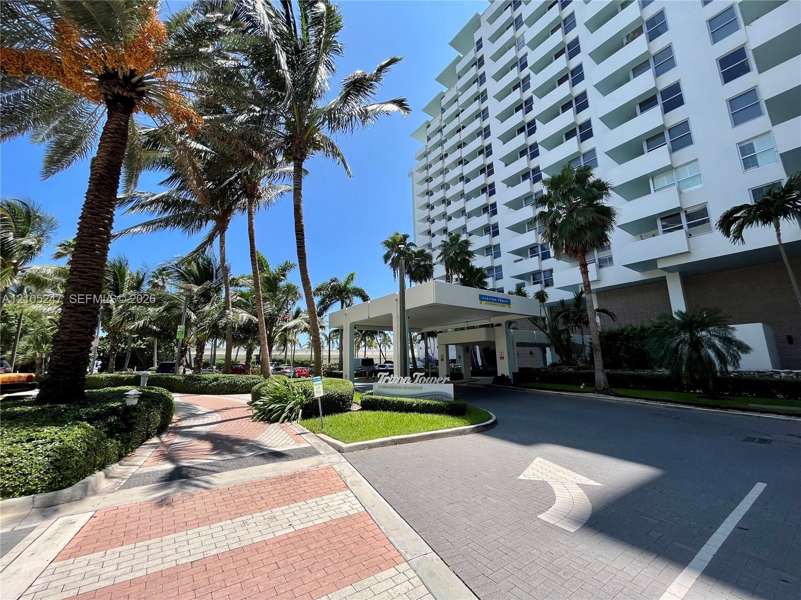 2899 Collins Avenue gallery image #20