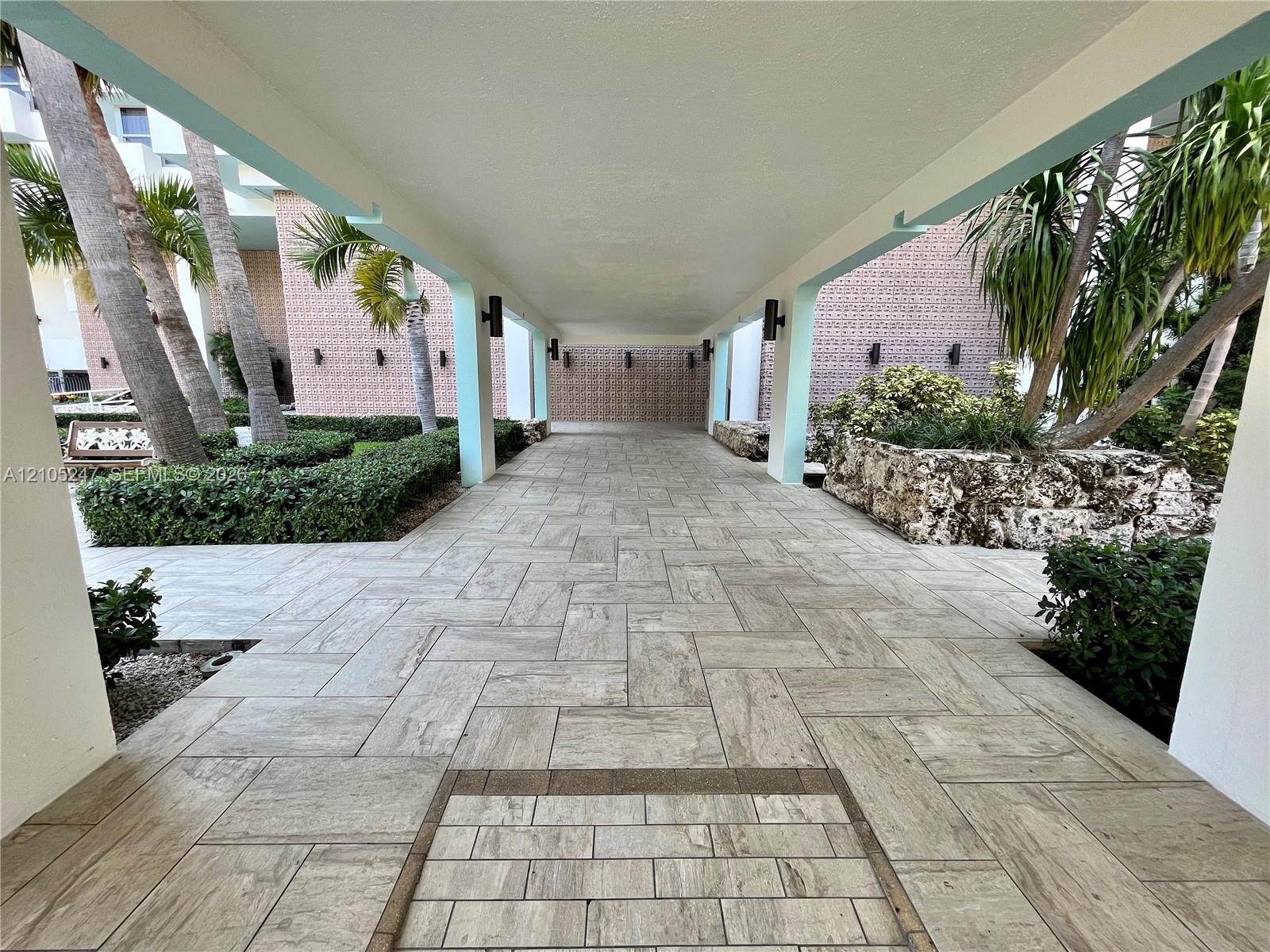 2899 Collins Avenue gallery image #22