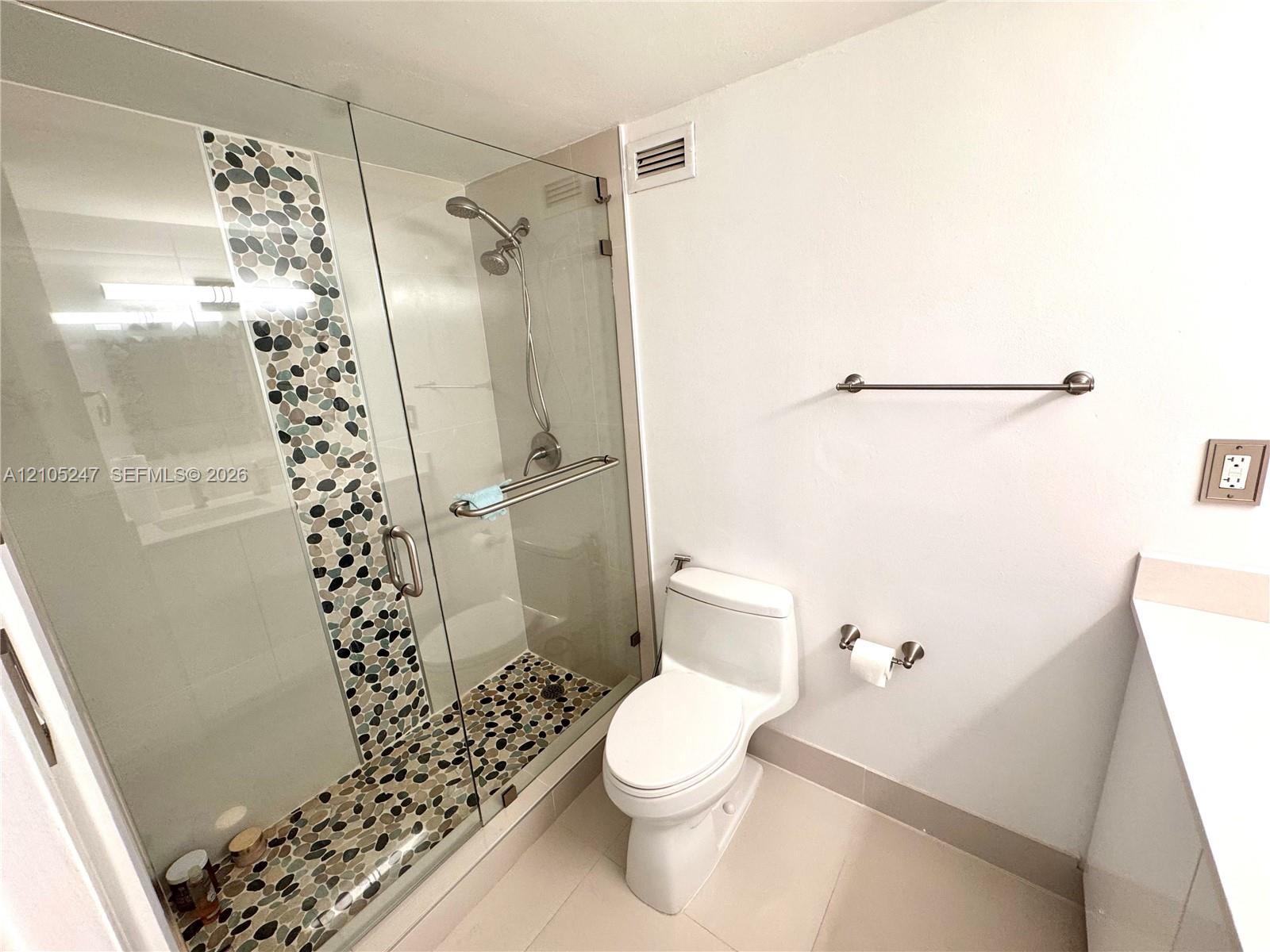 2899 Collins Avenue gallery image #5