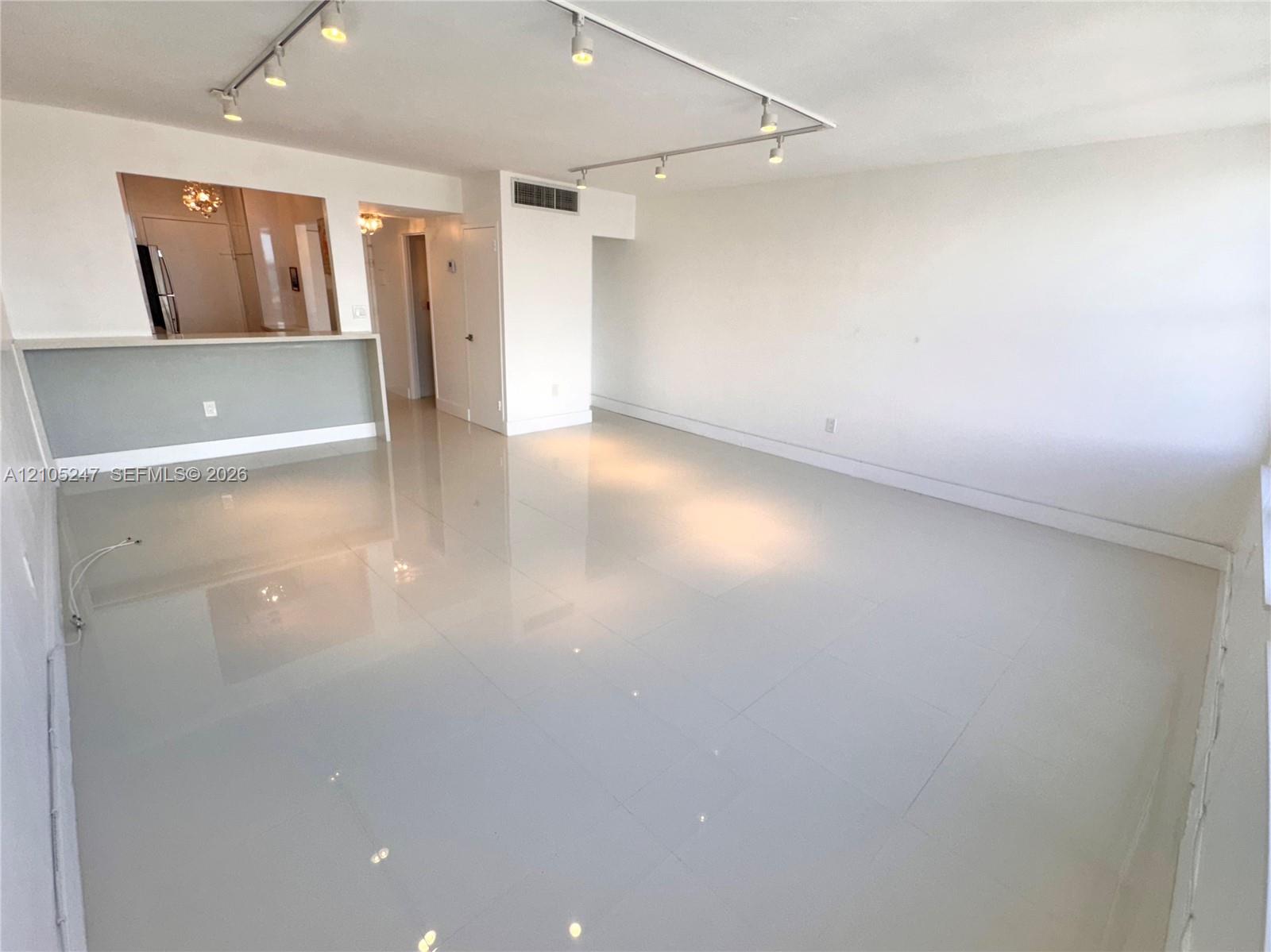 2899 Collins Avenue gallery image #7