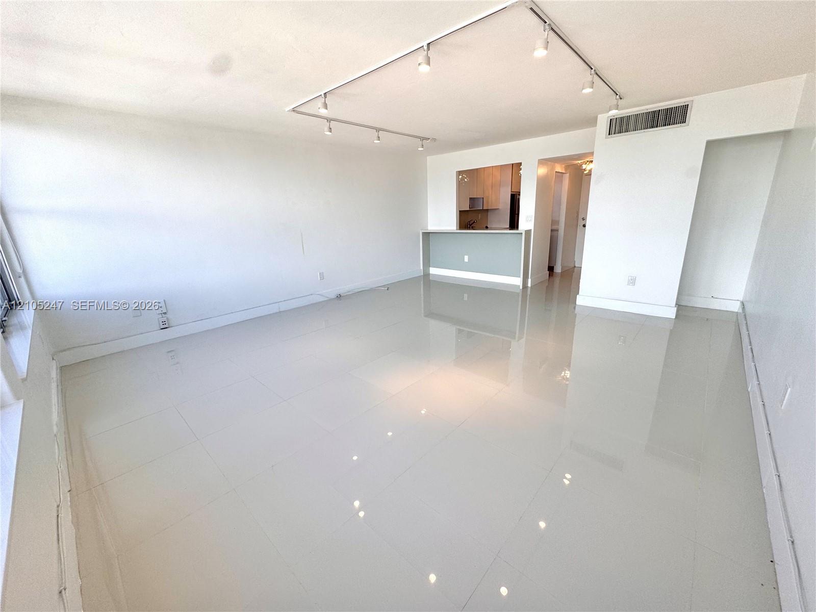 2899 Collins Avenue gallery image #8
