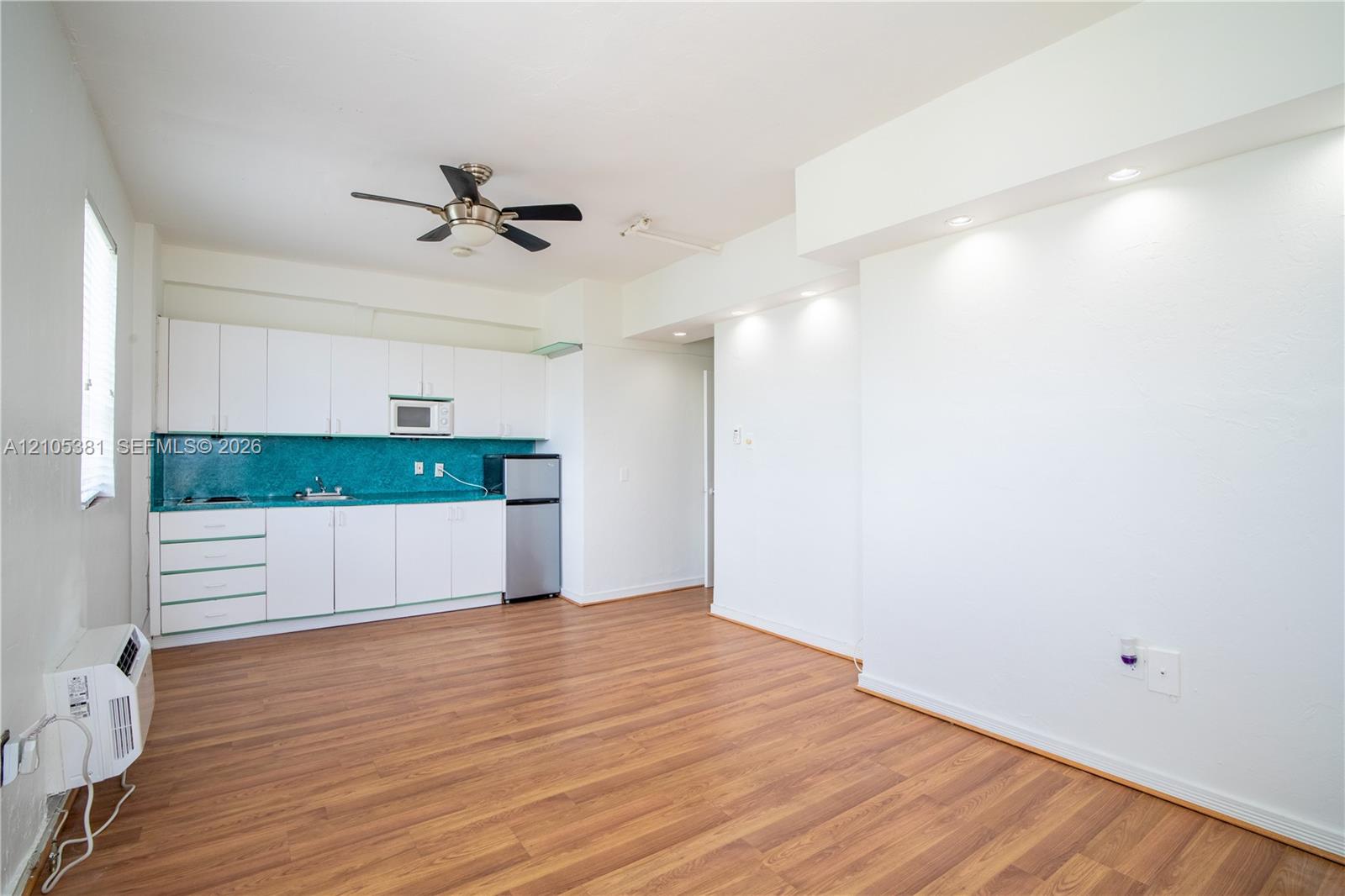 255 W 24th Street gallery image #2