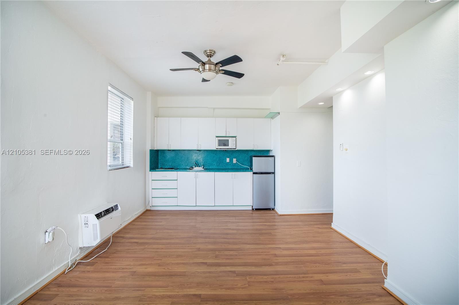 255 W 24th Street gallery image #4