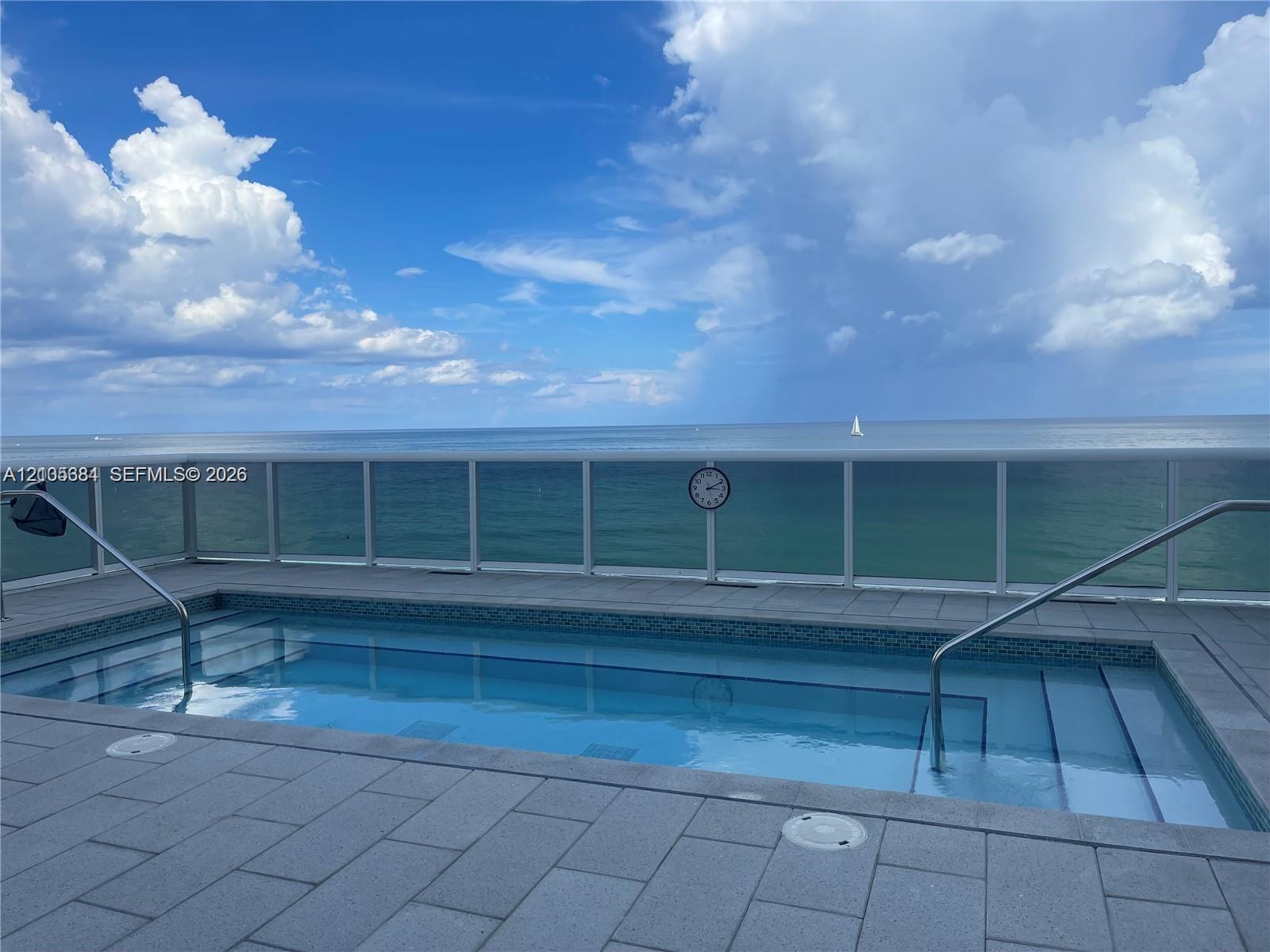 16001 Collins Avenue