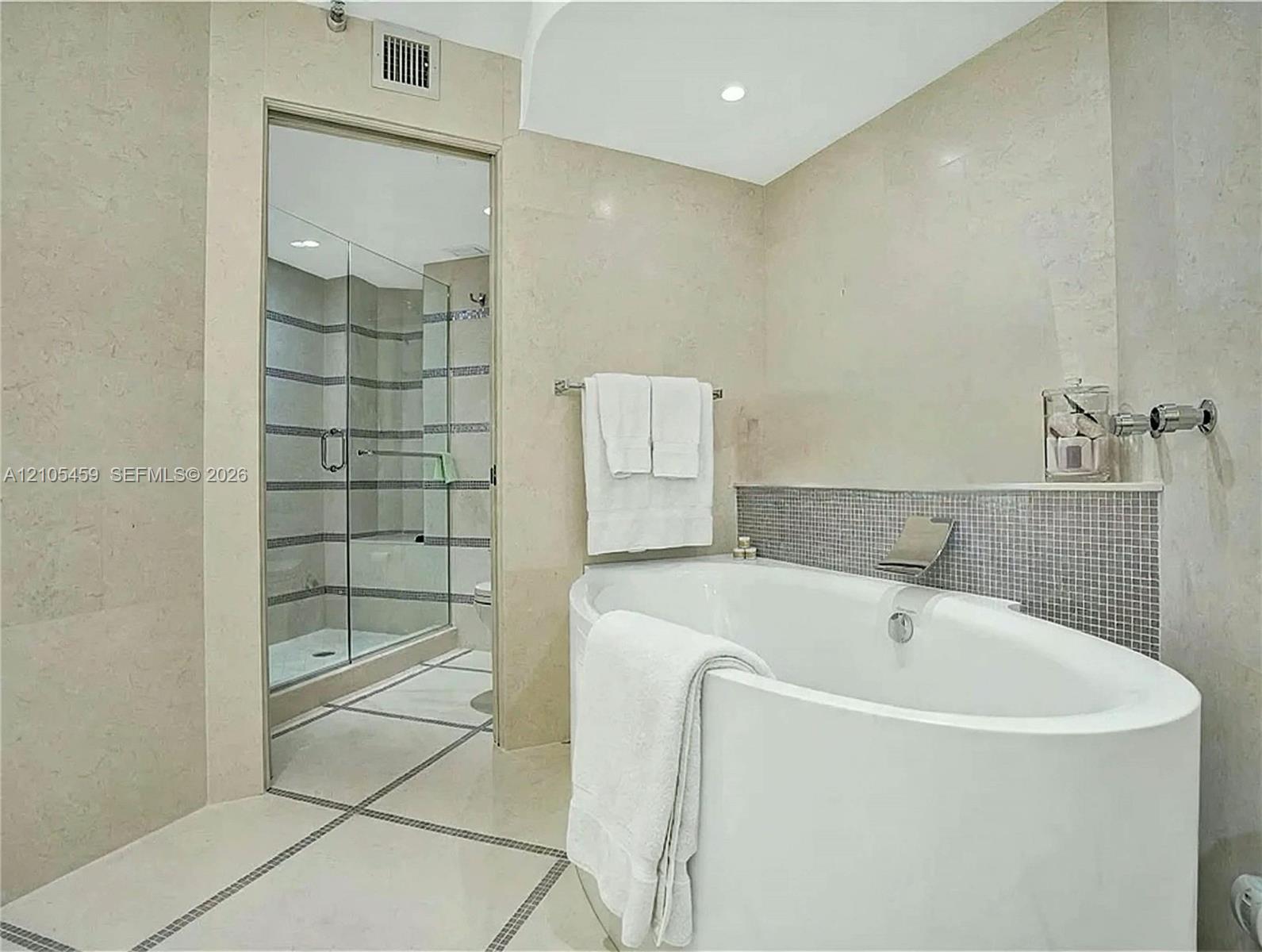 3500 Mystic Pointe Drive