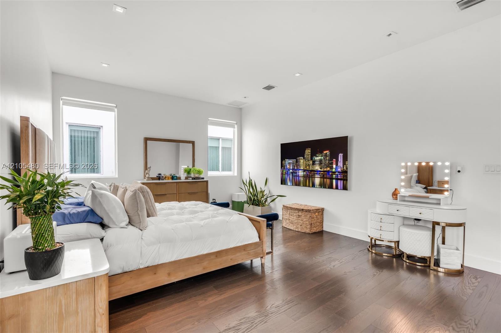 10445 NW 68th Terrace gallery image #17