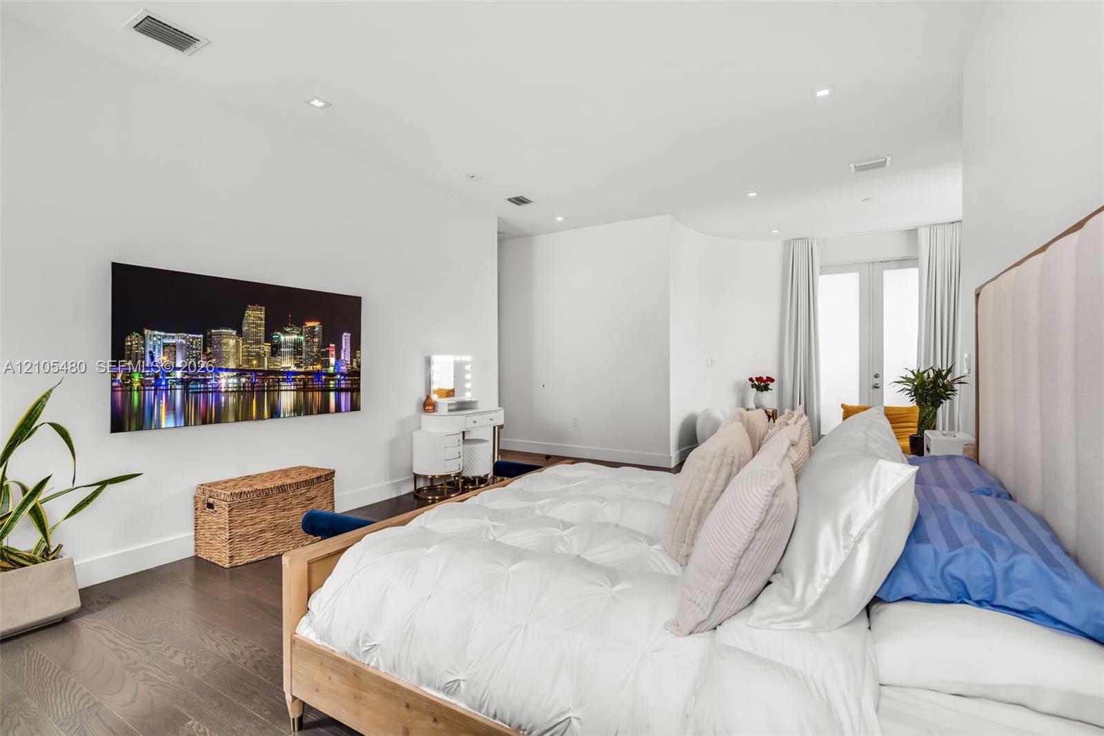 10445 NW 68th Terrace gallery image #18