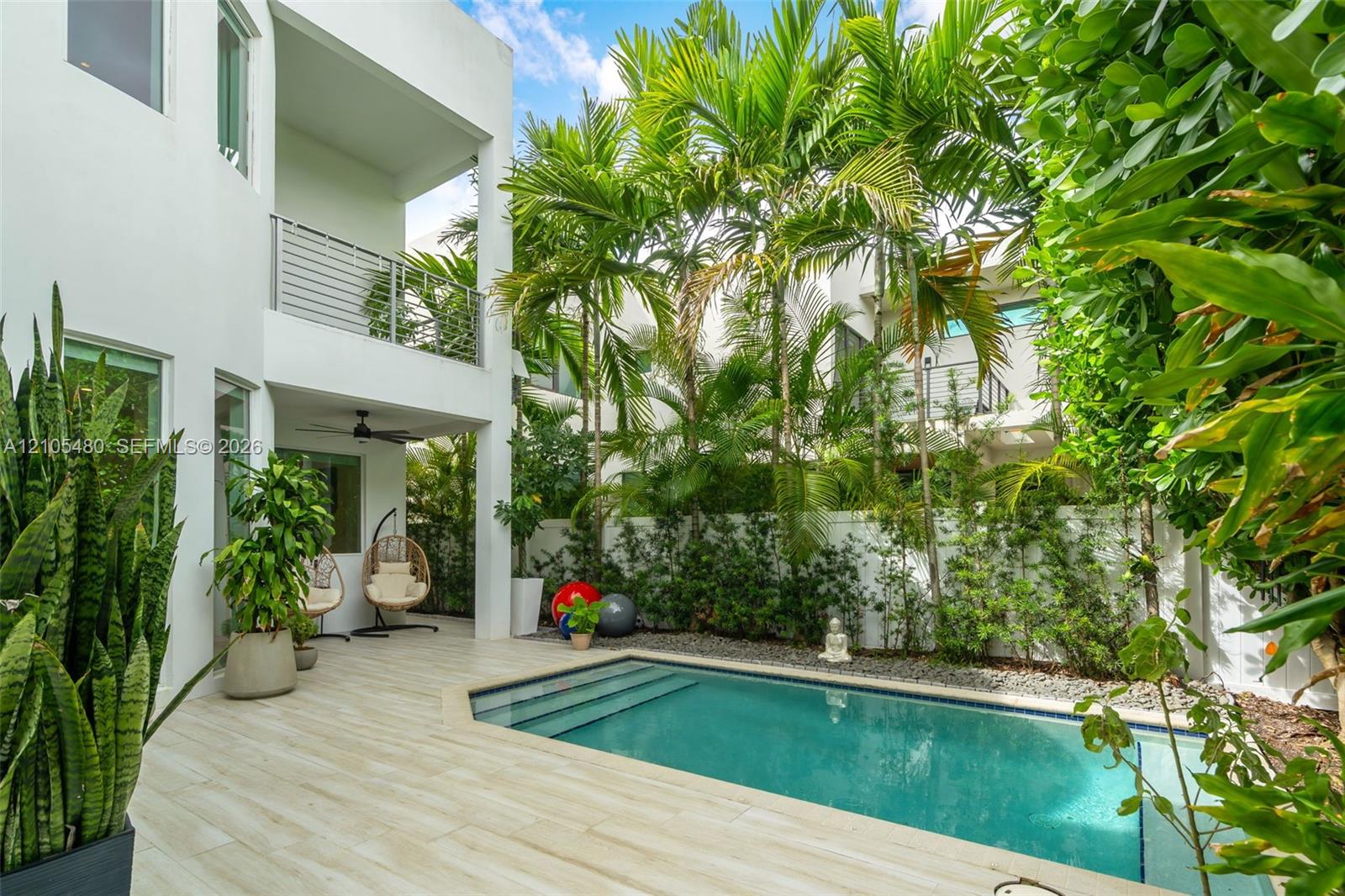 10445 NW 68th Terrace gallery image #2